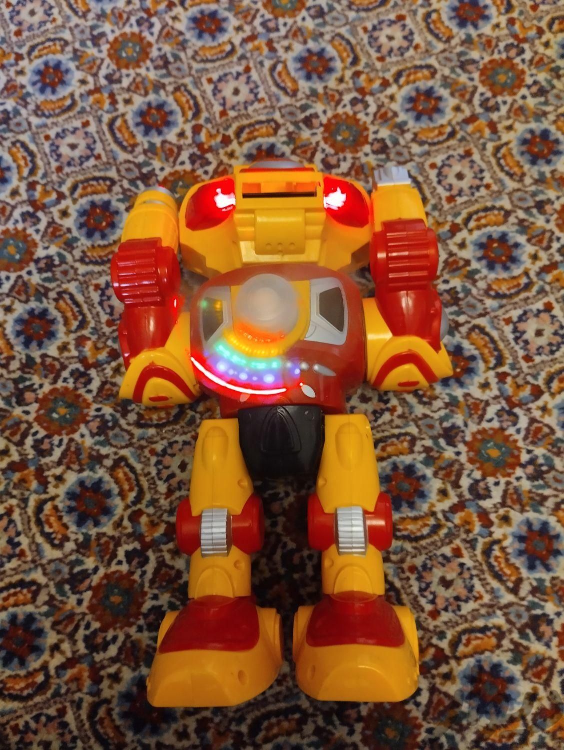 اسباب بازی آدم آهنی ربات ۲ دستگاه|اسباب بازی|تهران, میدان ولیعصر|دیوار