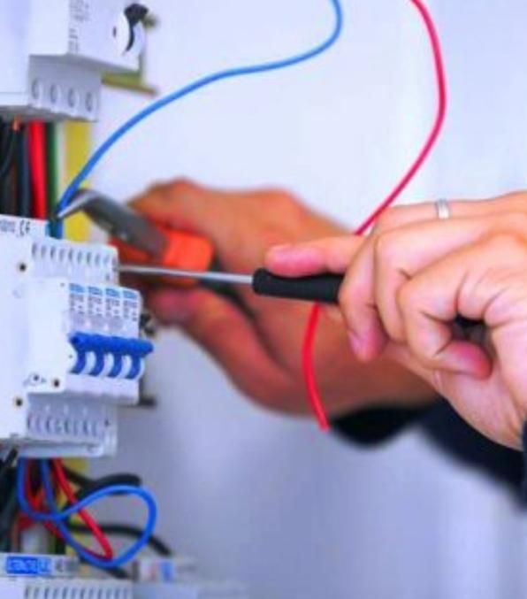 برقکار ساختمان وصنعتی برقکش برق کار برق کش|خدمات پیشه و مهارت|بروجرد, |دیوار