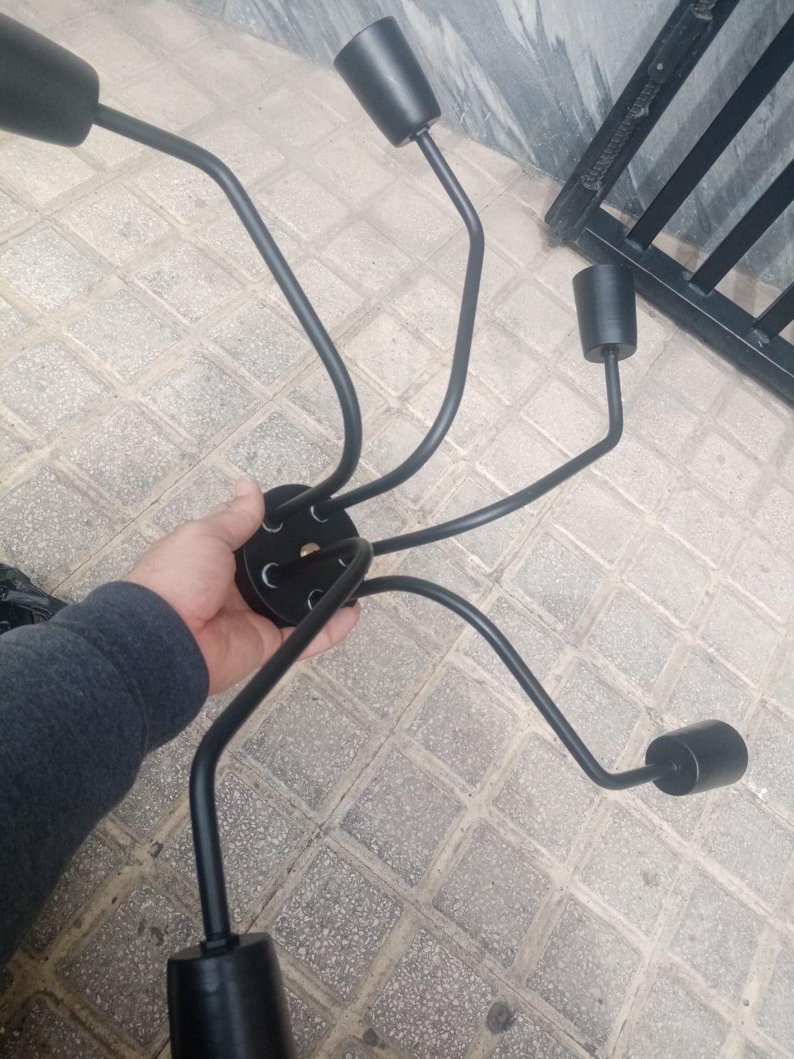 لوستر فلزی مشکی با تنظیم ۵ شاخه سالم نو تمیز|لوستر و چراغ آویز|تهران, تهرانپارس غربی|دیوار