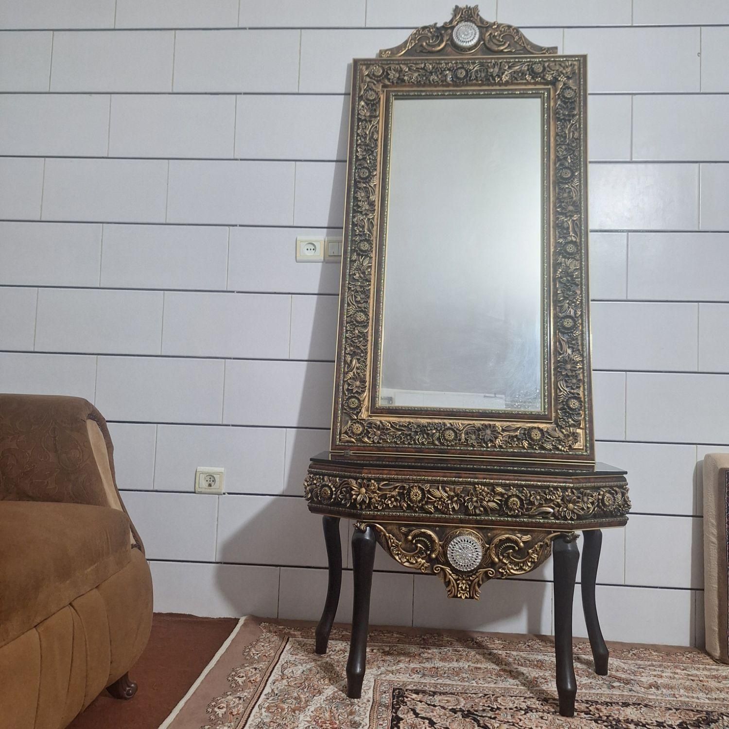 اینه بامیزدرحدنو|آینه|ساوه, |دیوار