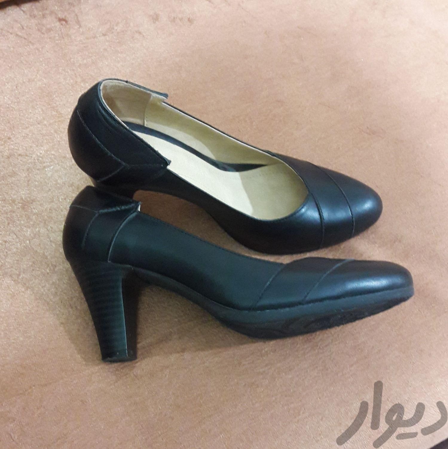 تعدادی کفش زنانه بوفالو سفید چرم مشهد|کیف، کفش و کمربند|تهران, ازگل|دیوار