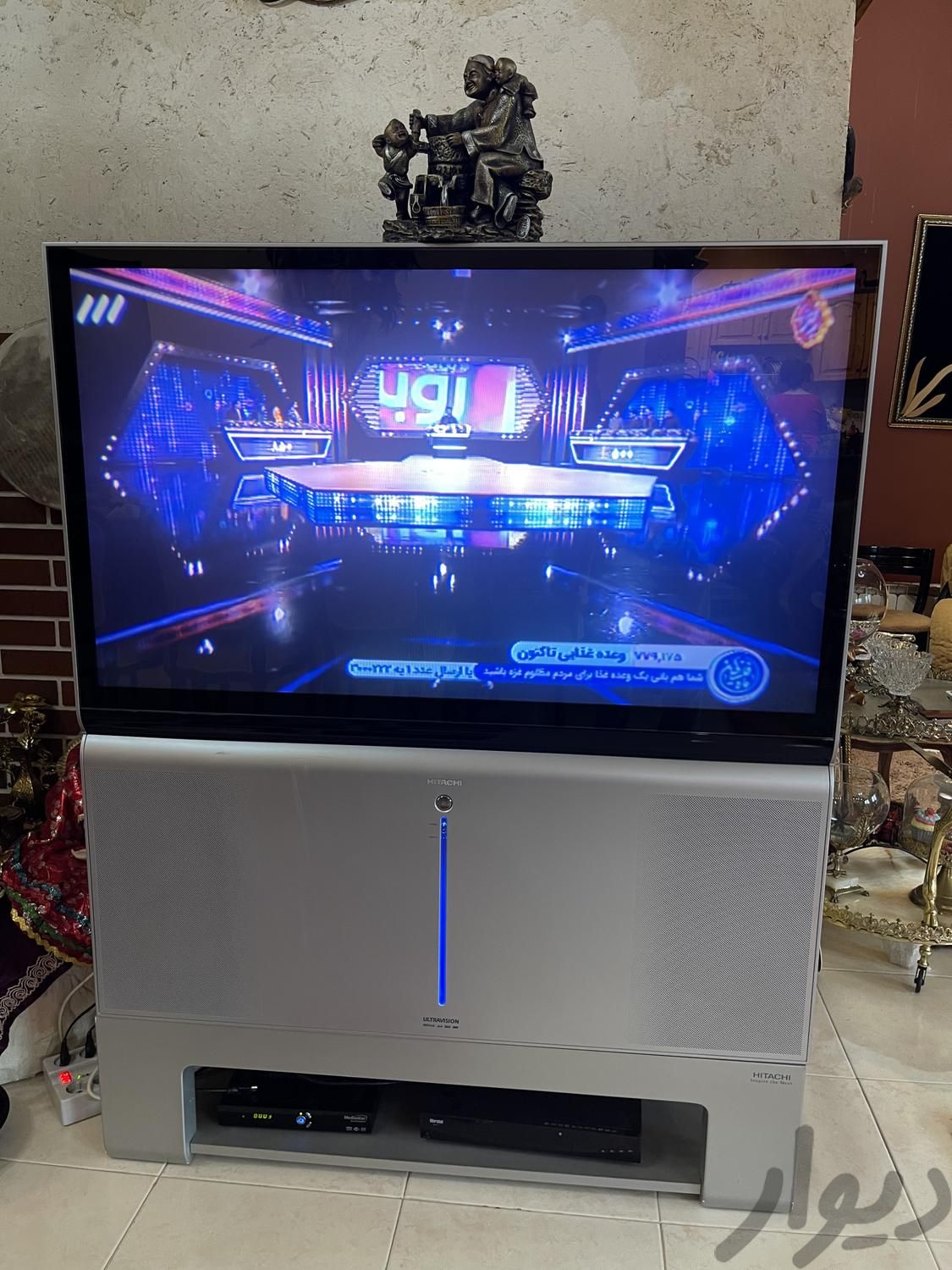 تلویزیون پروژکشن هیتاچی ژاپن به همراه میز|تلویزیون و پروژکتور|کلارآباد, |دیوار