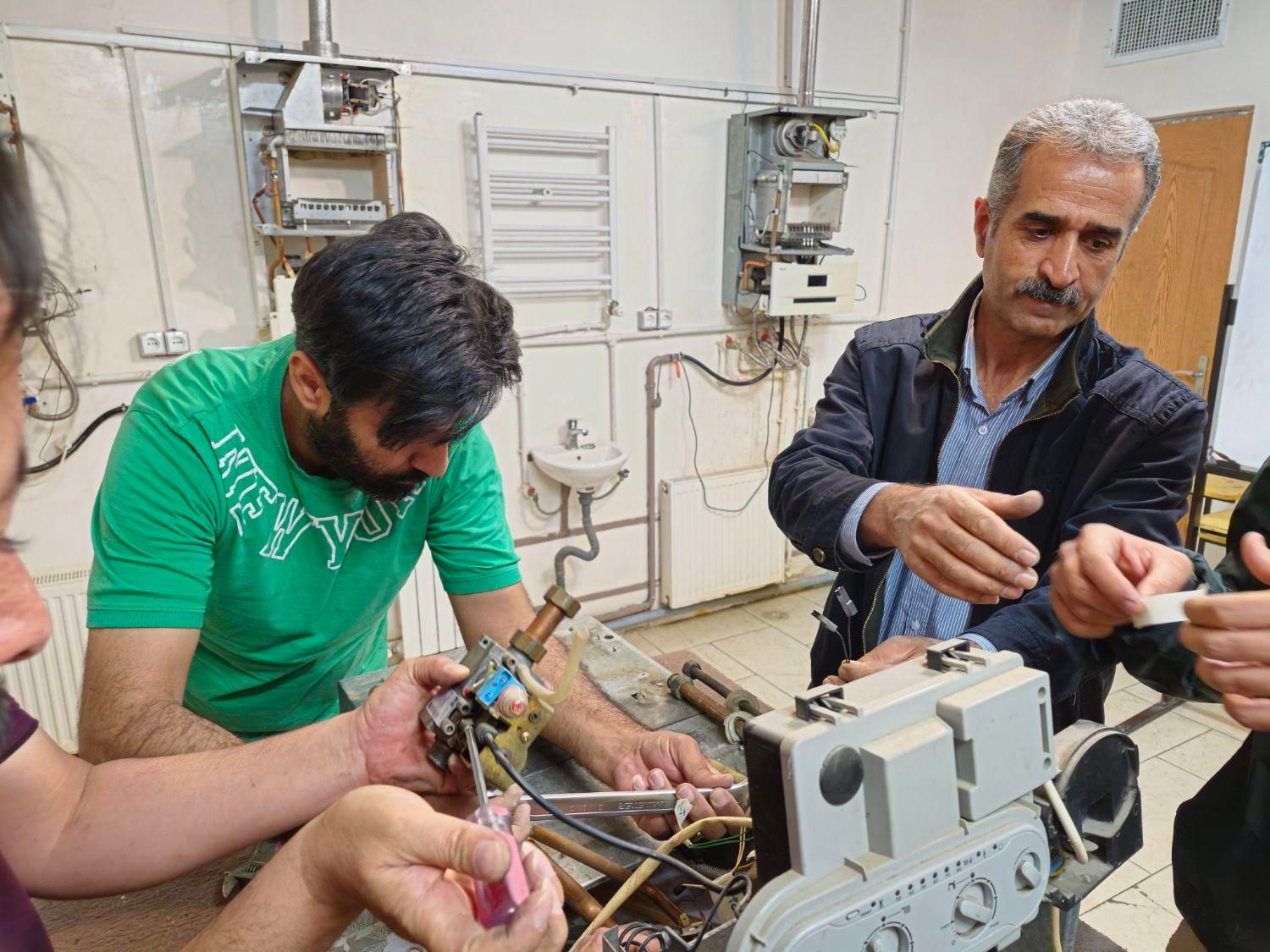 آموزش تعمیر پکیج ، برد الکترونیک پکیج ، آبگرمکن|خدمات آموزشی|کرج, هفت تیر|دیوار