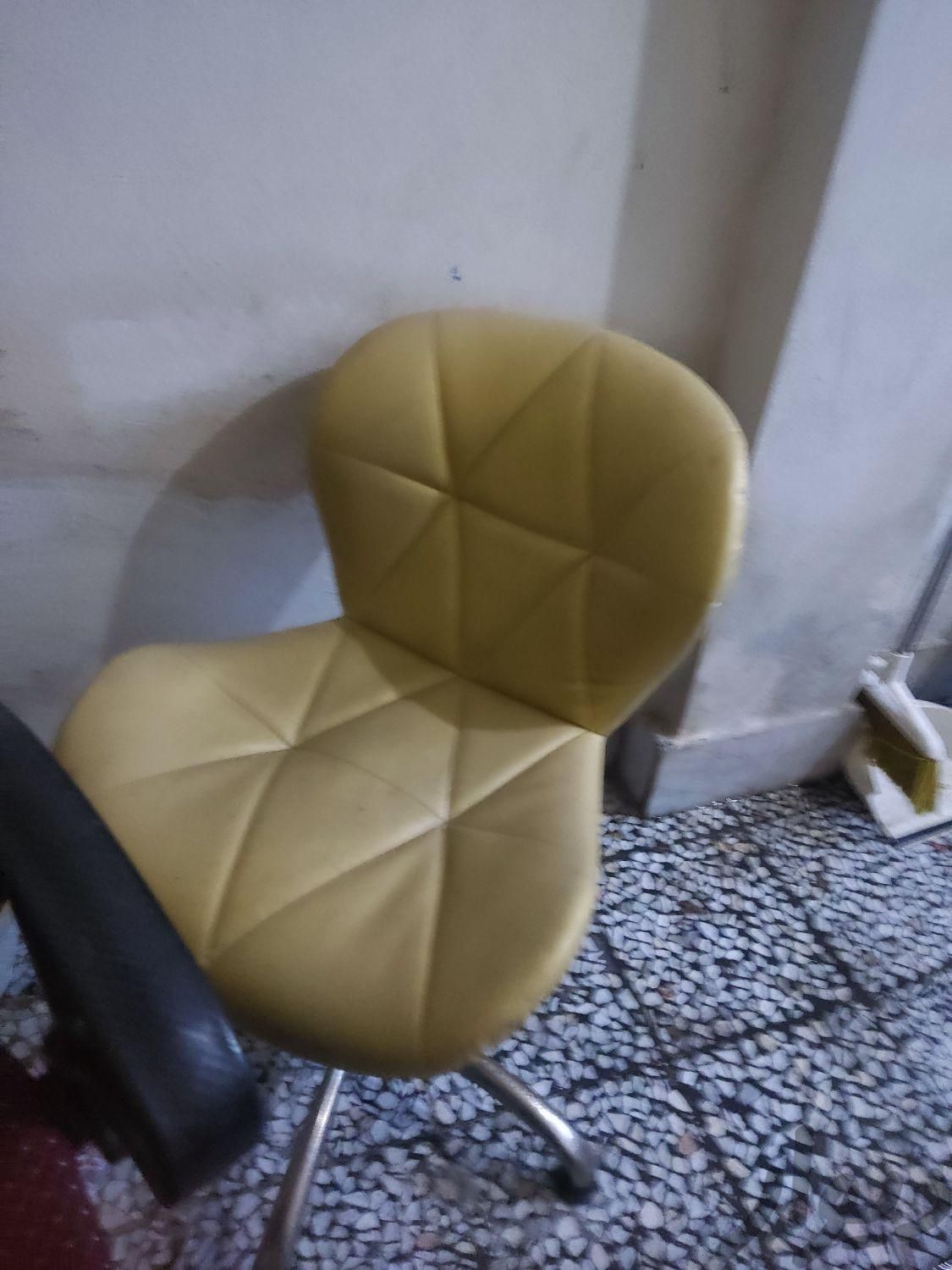 صندلی گردان|صندلی و نیمکت|لاهیجان, |دیوار
