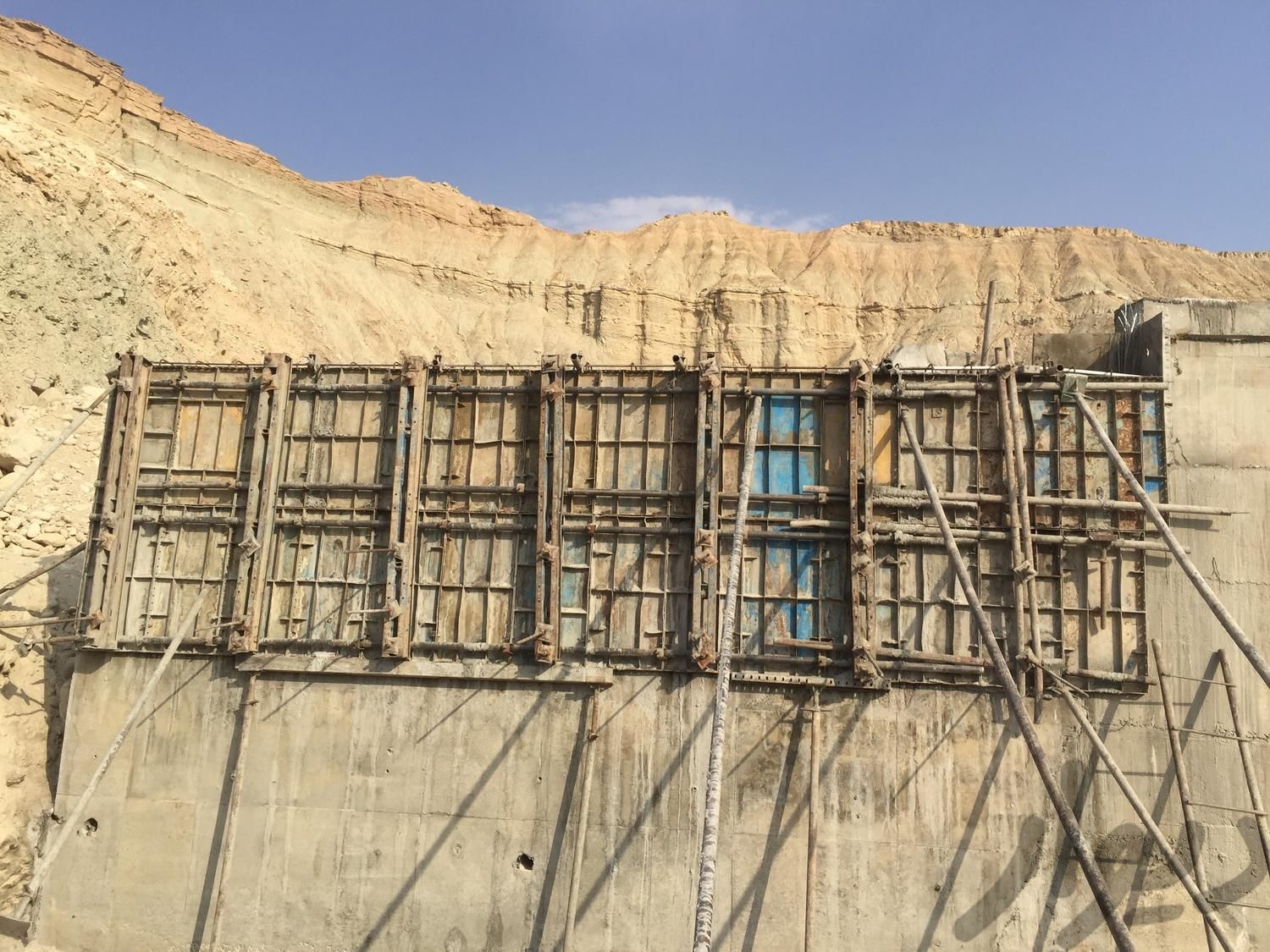 کمکی قالب بند و آرماتوربند|استخدام صنعتی، فنی و مهندسی|بوشهر, |دیوار