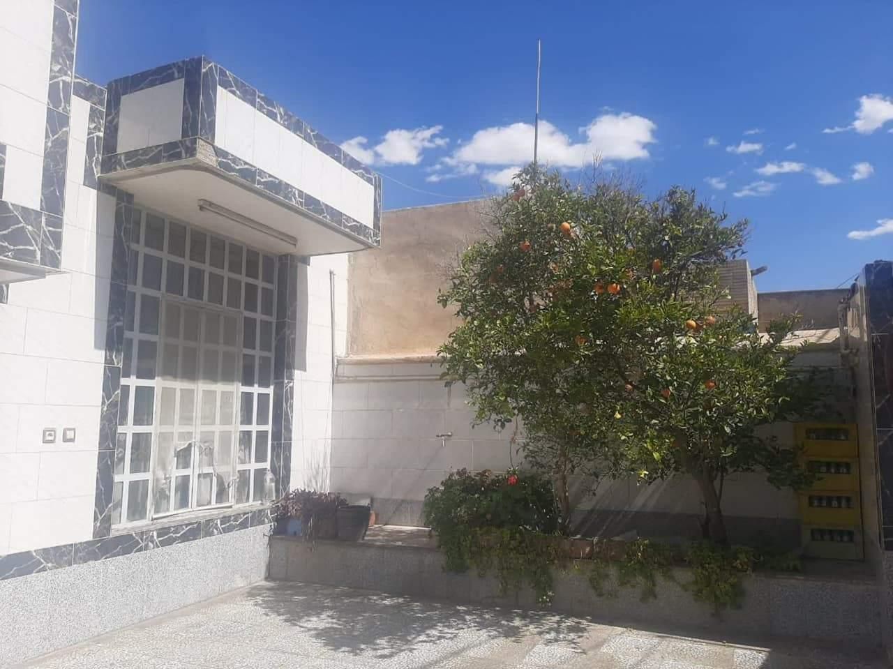 منزل ویلایی 175 متری، کوزه گری، تخلیه، دو خواب.|فروش خانه و ویلا|شیراز, کوزه گری (مقر)|دیوار