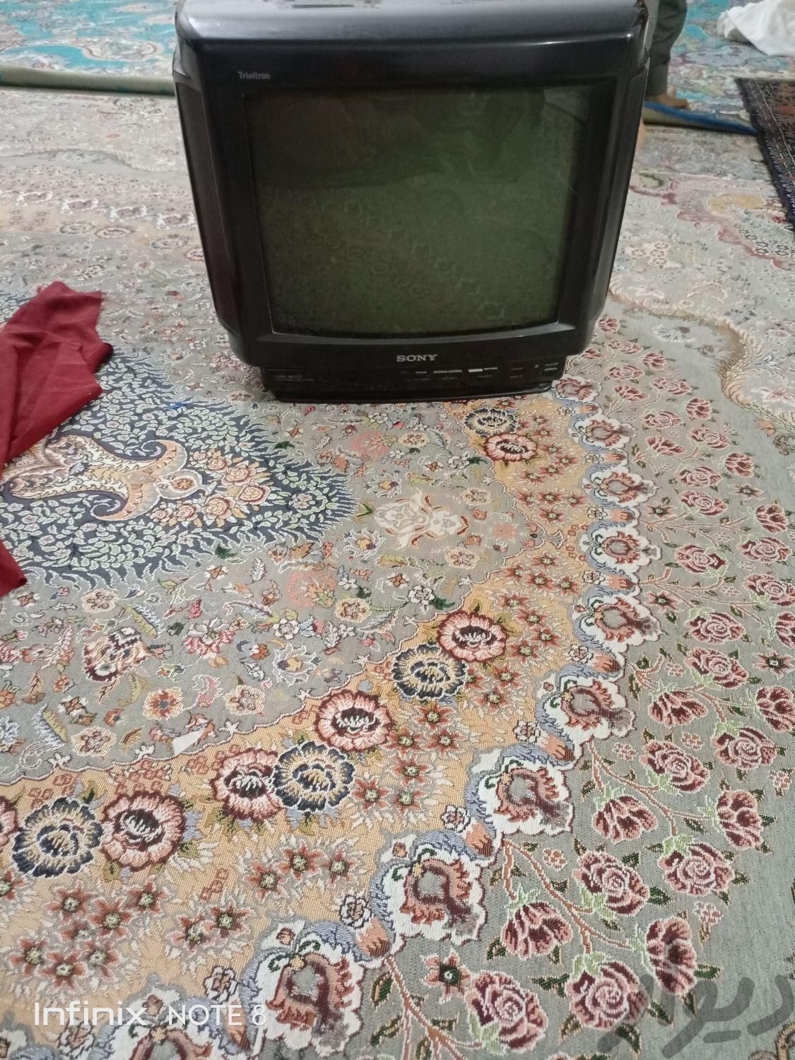 تلوزیون قدیمی۱۴اینچ|تلویزیون و پروژکتور|سراوان-سیستان و بلوچستان, |دیوار