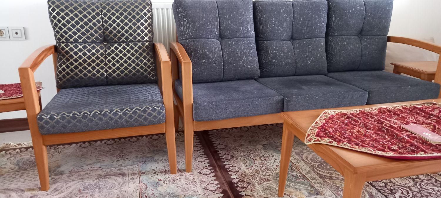 مبل راحتی چوب راش گرجستان ساخت سفارشی|مبلمان خانگی و میز عسلی|شاهرود, |دیوار