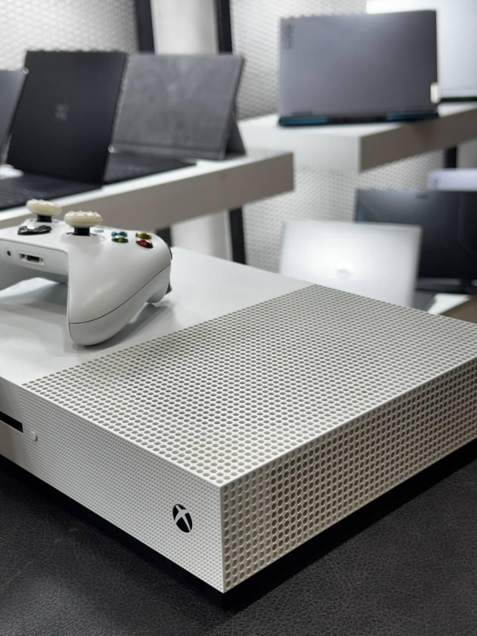 ایکس باکس وان اس XBOX One s  با بازی 1TB|کنسول، بازی ویدئویی و آنلاین|یزد, |دیوار