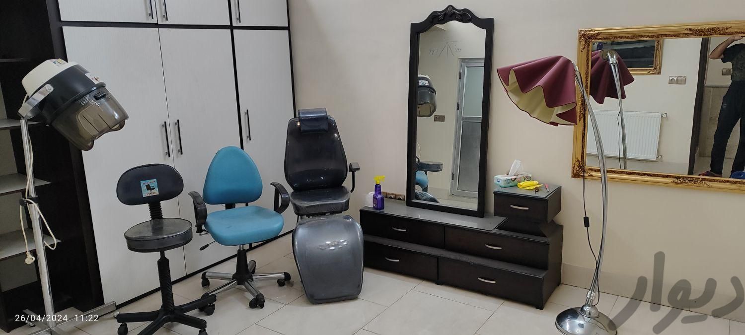لوازم آرایشگاه زنانه صندلی|آرایشگاه و سالن‌های زیبایی|مشهد, دانشجو|دیوار