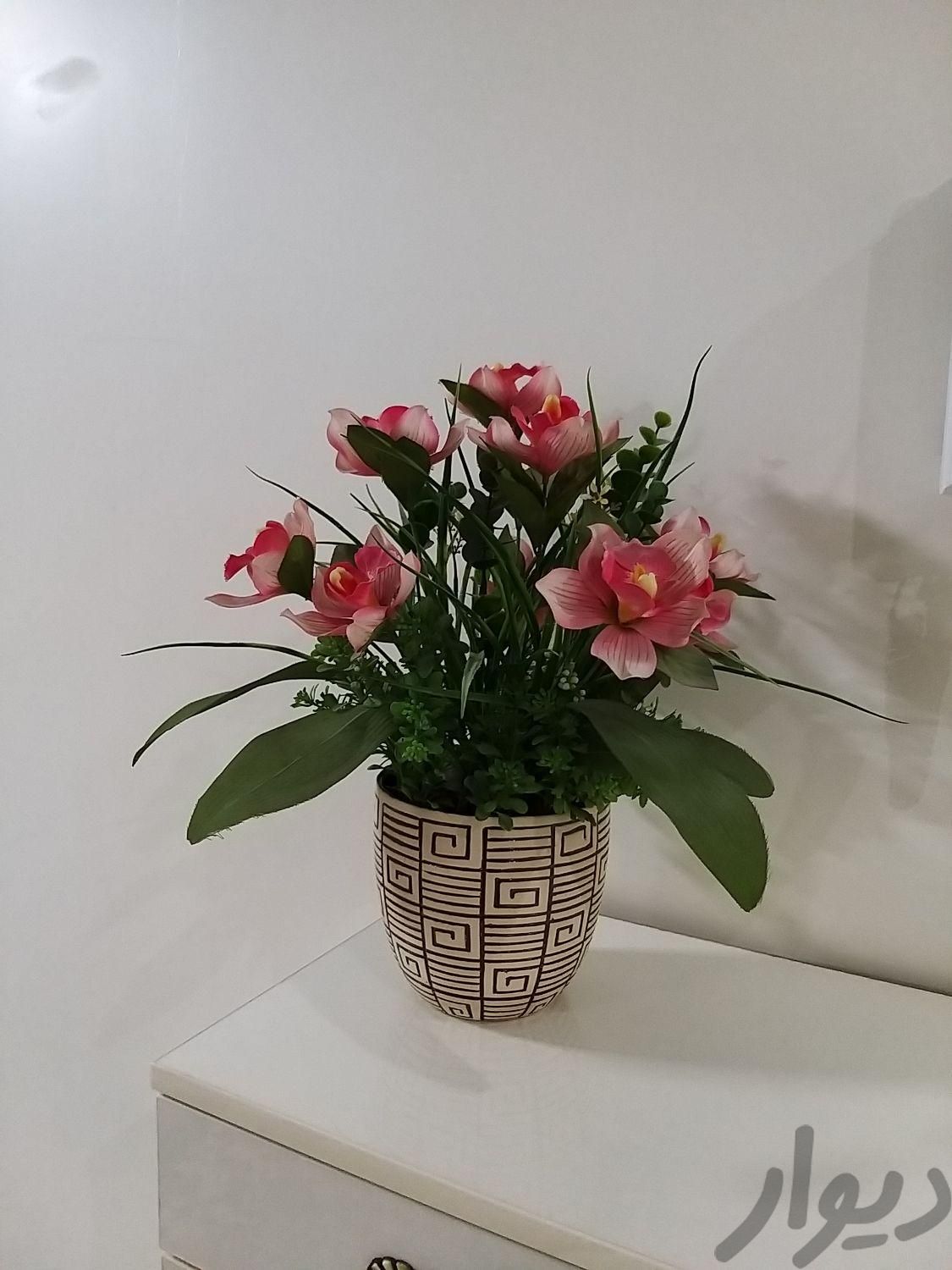 گلدان همراه گل|گل مصنوعی|تهران, استاد معین|دیوار