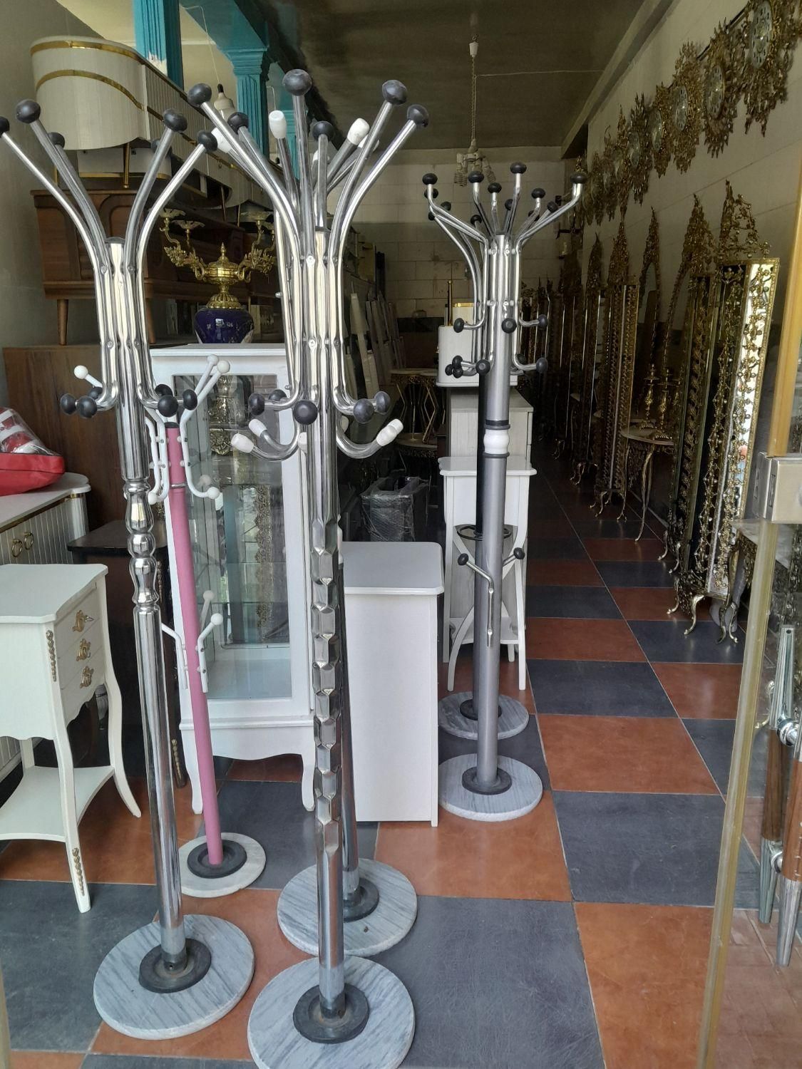 چوب لباسی پایه سنگی تعداد۹۰عدد|بندرخت و رخت‌آویز|بروجرد, |دیوار