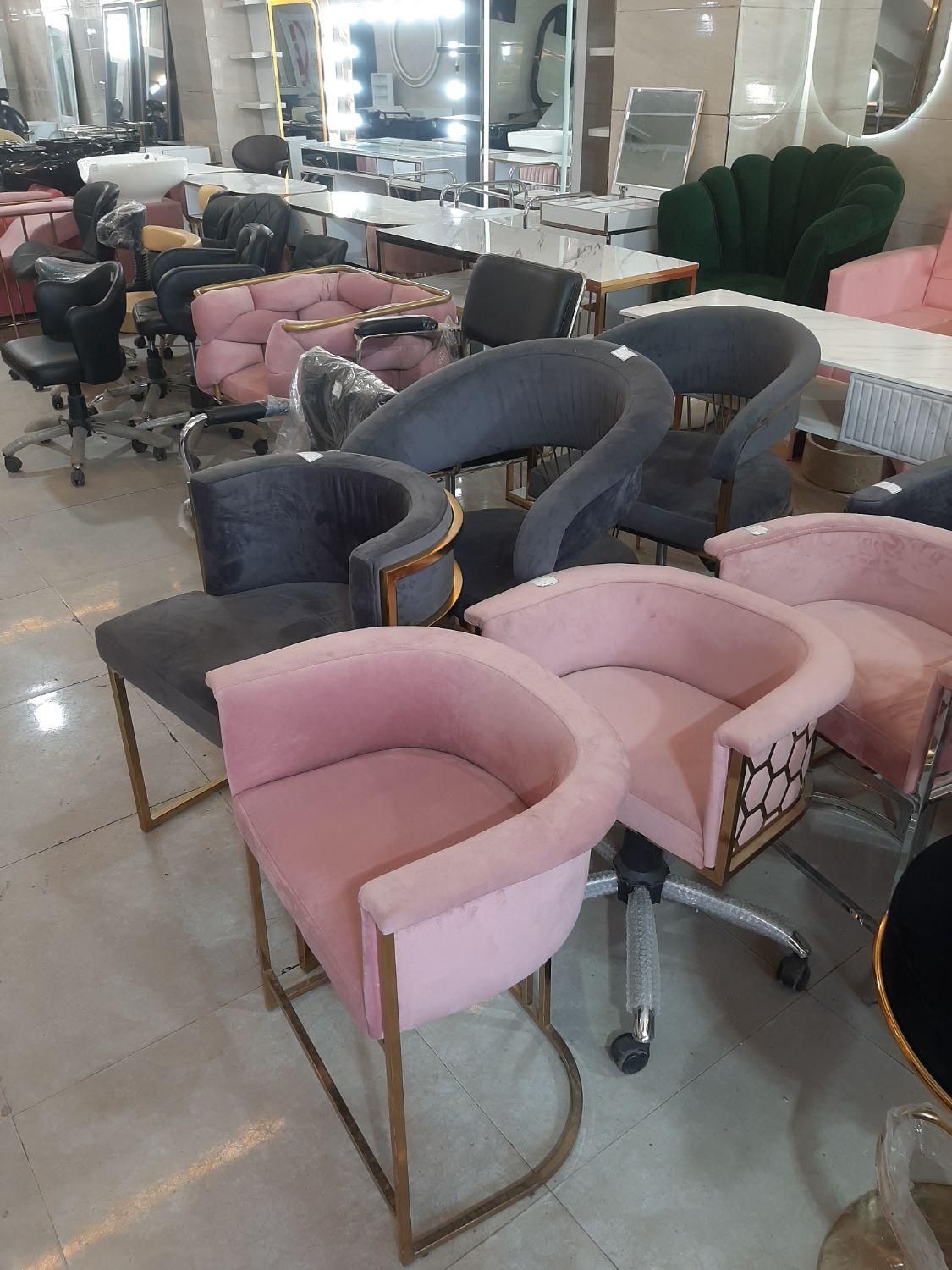 ۸سرشور۴ تخت تتو۲ مژه ترولی۱۱ صندلی اصلاح .|آرایشگاه و سالن‌های زیبایی|کرج, گلشهر|دیوار