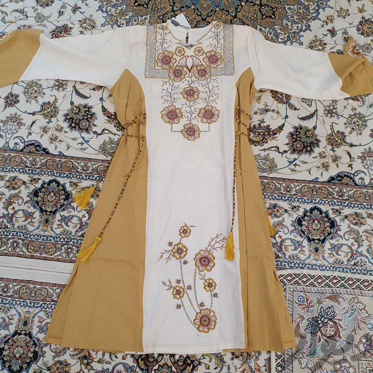 پیراهن نخی|لباس|اصفهان, نگارستان|دیوار