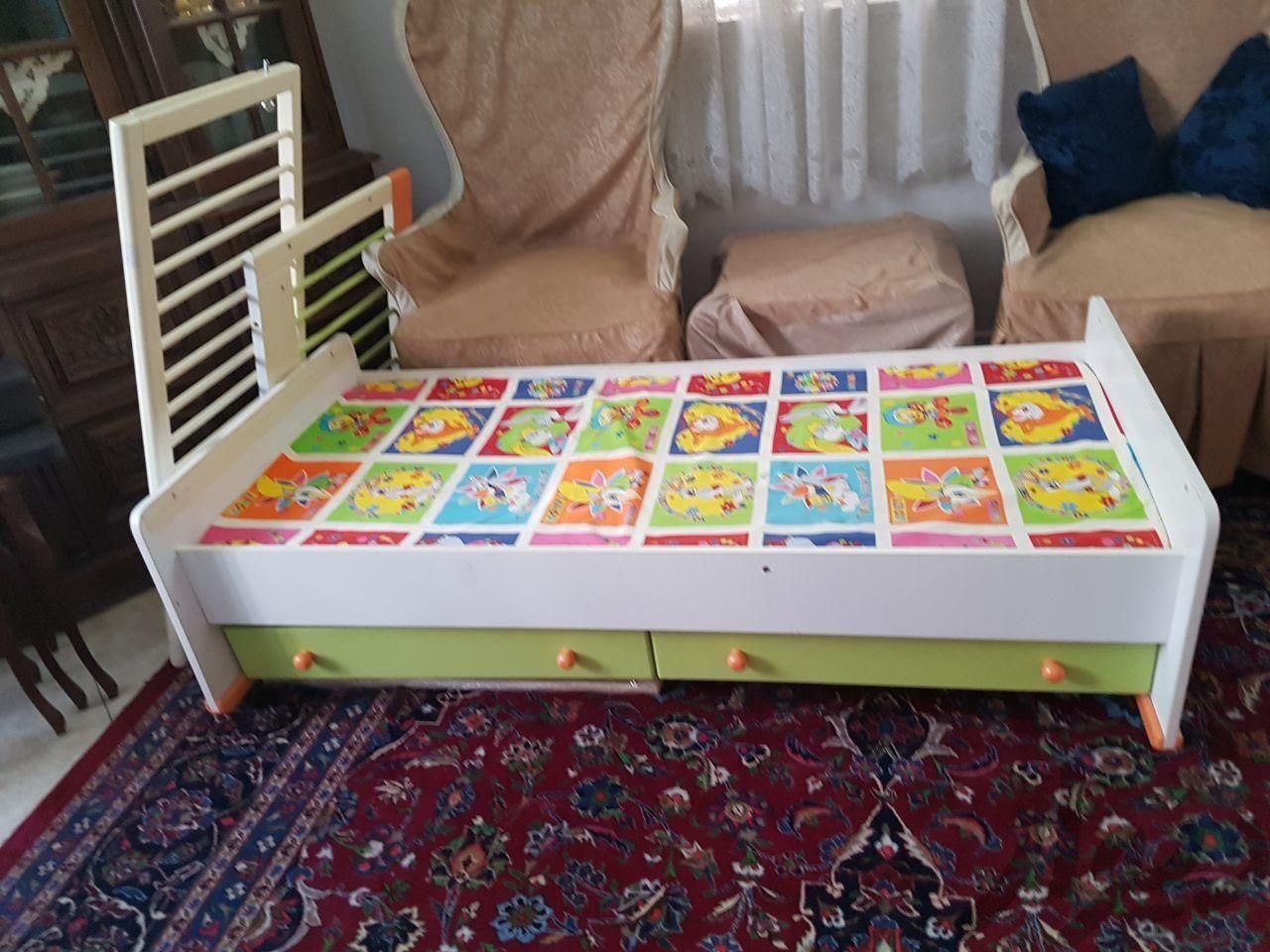 تخت کودک برند نی نی سالن با تشک|تخت و صندلی بچه|تهران, شهید رجایی|دیوار