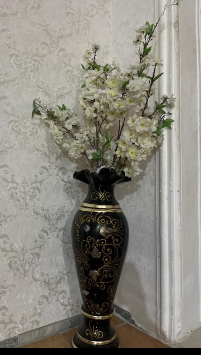 گلدان به همراه گل|گل مصنوعی|صومعه‌سرا, |دیوار