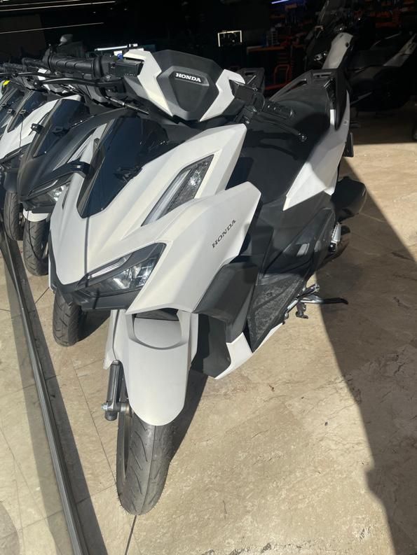 لاستیک خارجی Honda vario 160 abs 1403|موتورسیکلت|تهران, خواجه نصیر طوسی|دیوار