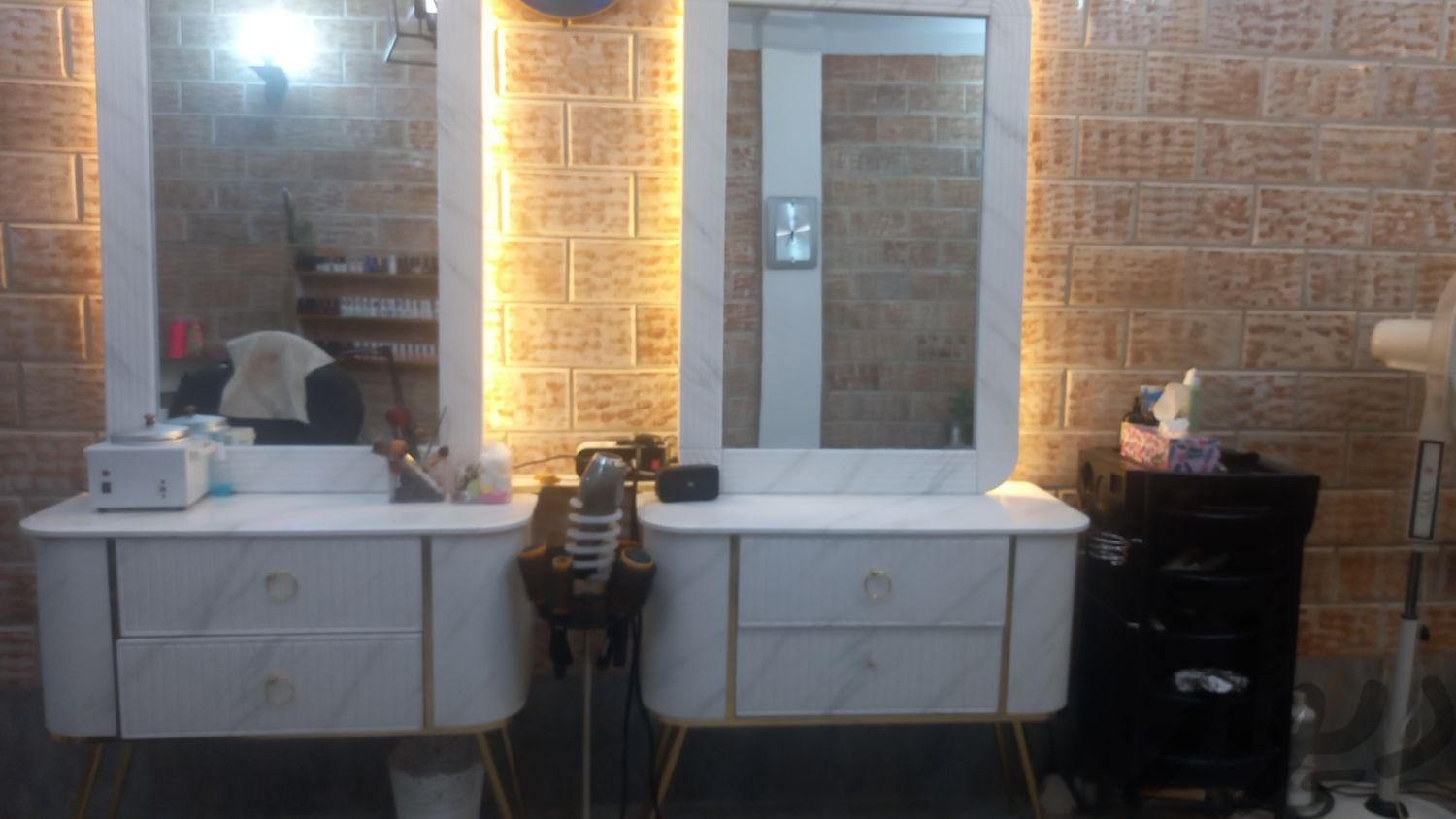 دو عدد آینه کنسول در حد نو|آرایشگاه و سالن‌های زیبایی|تهران, پیروزی|دیوار