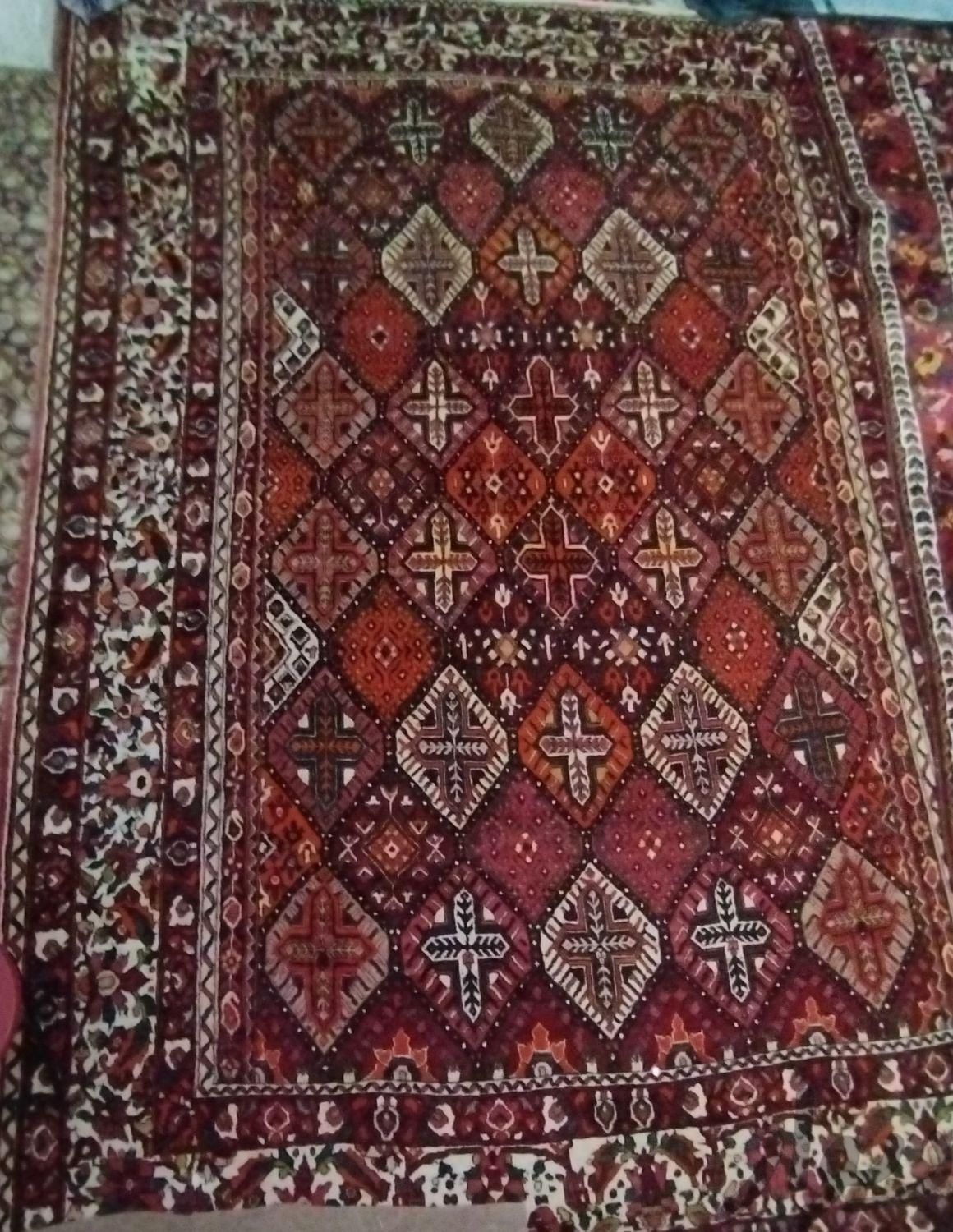 فرش دستباف قدیمی|فرش|اصفهان, حسین‌آباد|دیوار