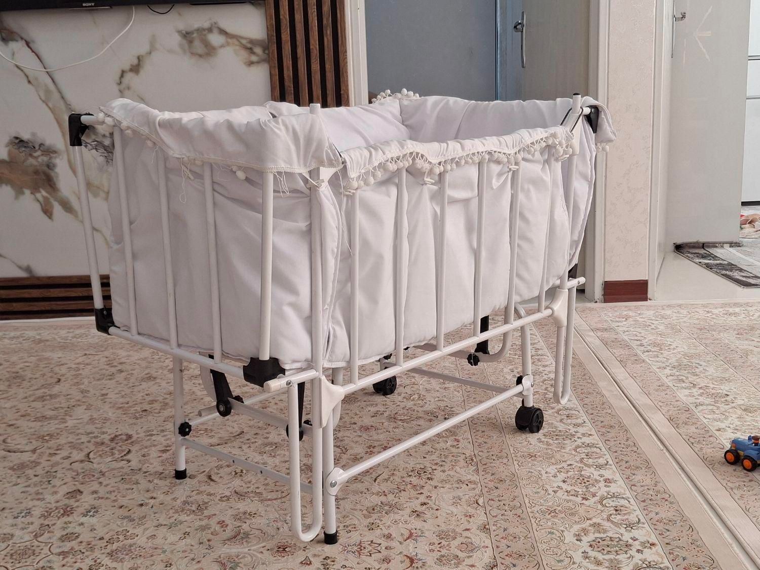 دو عدد تخت خواب کودک کنار مادر|تخت و صندلی بچه|تهران, خانی‌آباد نو|دیوار