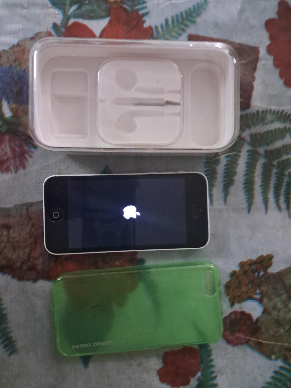 ایفون 5c سفید ۱۶ گیگ با جعبه اپل،apple،موبایل|موبایل|تهران, ستارخان|دیوار
