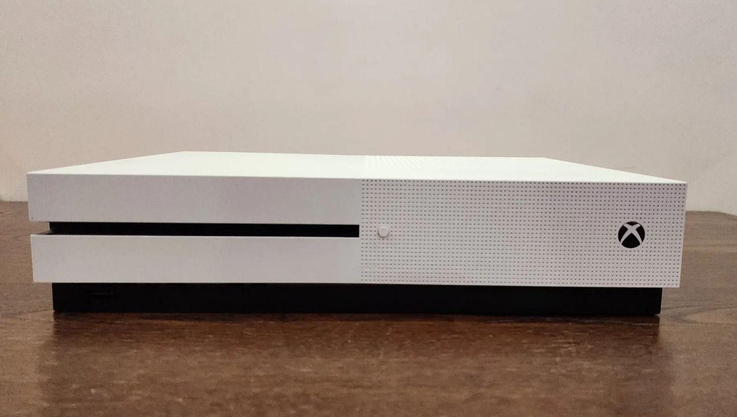 xbox one s همراه یک دسته|کنسول، بازی ویدئویی و آنلاین|تهران, پاسداران|دیوار