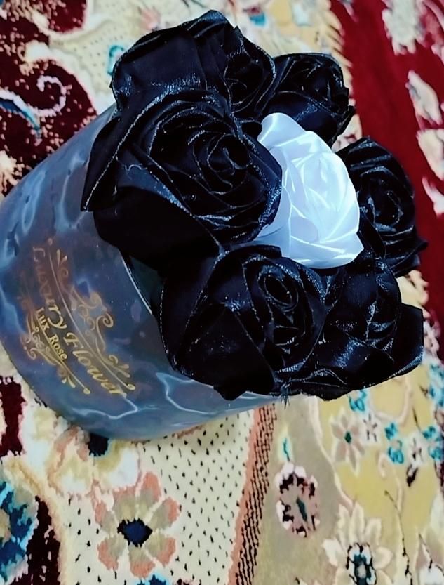 گل ربانی و یک عدد شاخه گل طلق رنگی|گل مصنوعی|برازجان, |دیوار