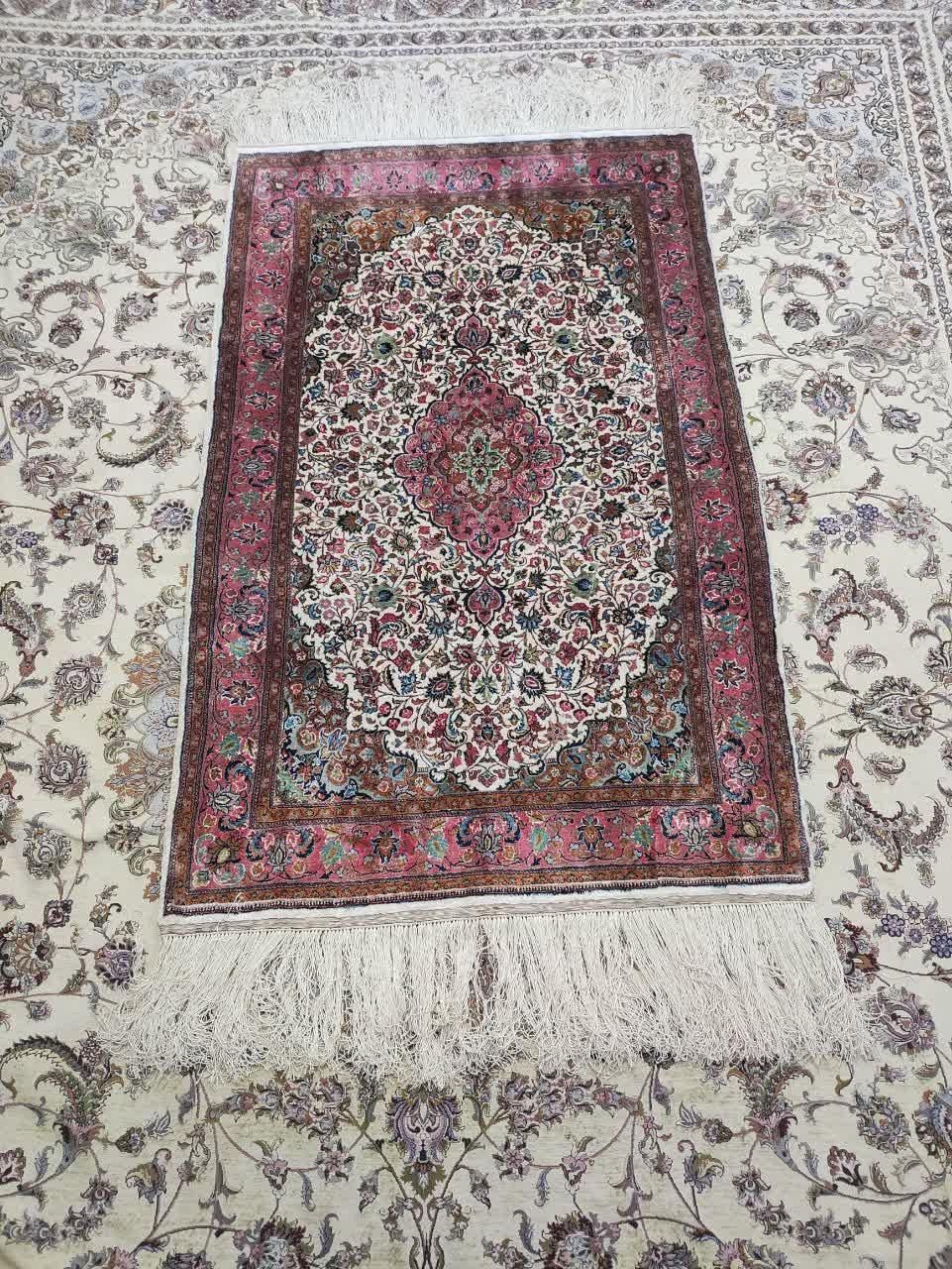 فرش دستباف تمام ابریشم تبریز قالیچه سنتی|فرش|تهران, تهران‌سر|دیوار