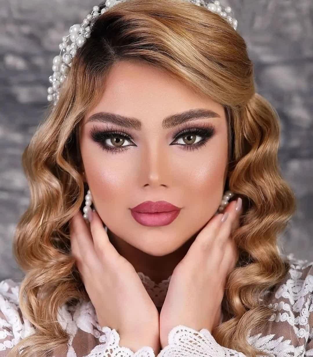 آموزش میکاپ و شینیون و رنگ‌ و لایت|خدمات آرایشگری و زیبایی|اصفهان, ملک‌شهر|دیوار