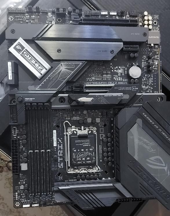 مادربرد ASUS ROG STRIX Z790H DDR5 WIFI|قطعات و لوازم جانبی رایانه|قم, سالاریه|دیوار