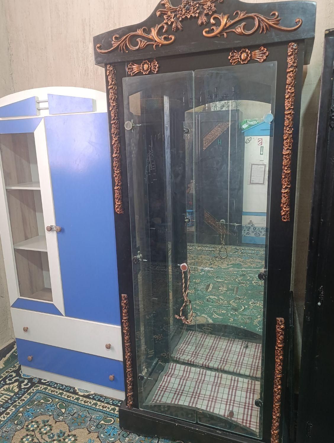 ۲عددبوفه به همراه ویترین وکمدلباسی بچه وکمدفلزی|بوفه، ویترین، کنسول|لردگان, |دیوار