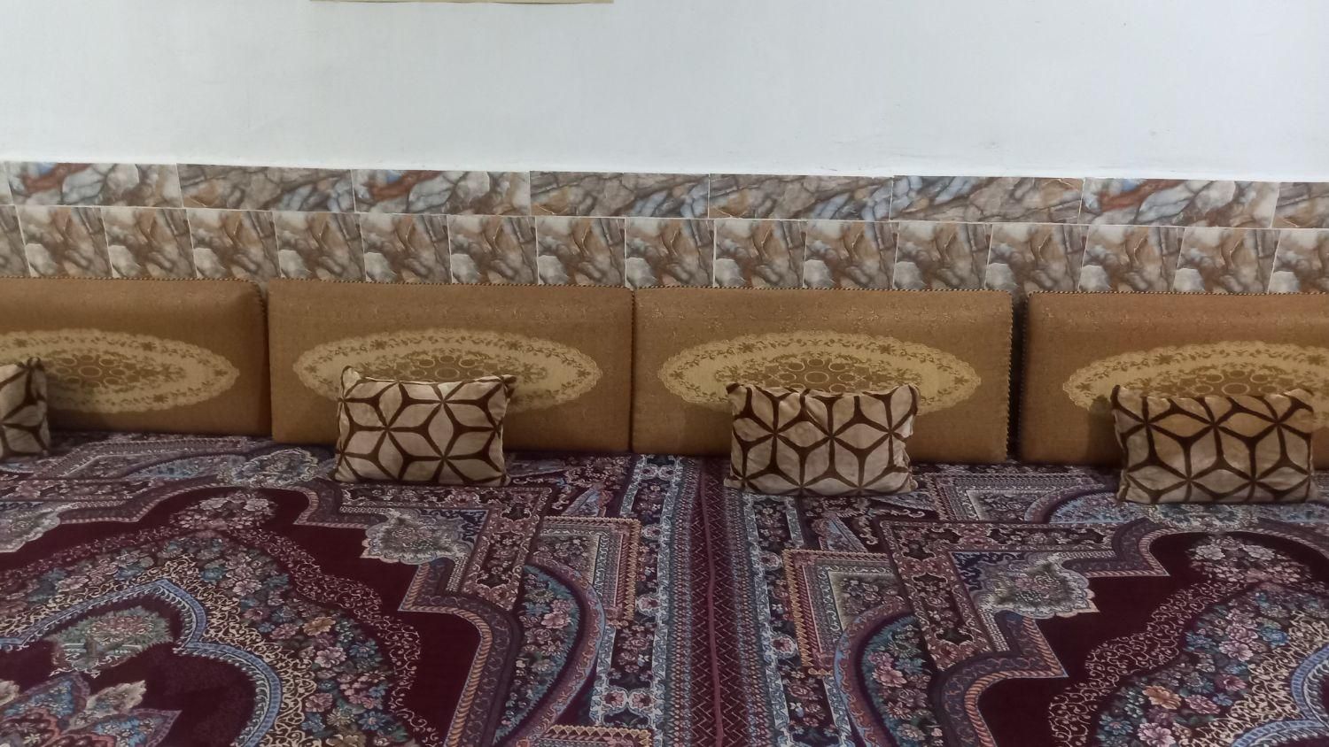پشتی درحدنوهفت  عدد|پشتی|خرمشهر, |دیوار