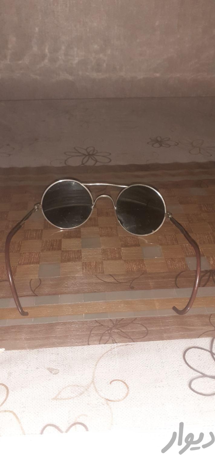 عینک آفتابی اصل خیلی قدیمی وسنگه شیشه نیست|اشیای عتیقه|کرج, ولیعصر|دیوار