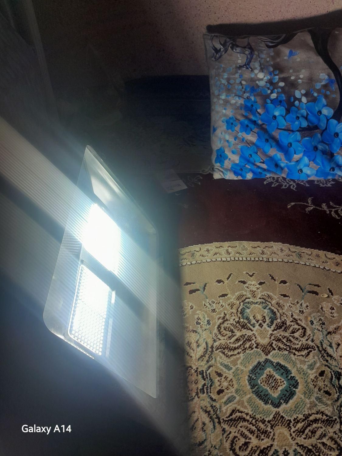 نورافکن قوی و ۲۰۰ وات زد آب ابعاد ۴۲در۳۲|لامپ و چراغ|تهران, جوادیه تهرانپارس|دیوار
