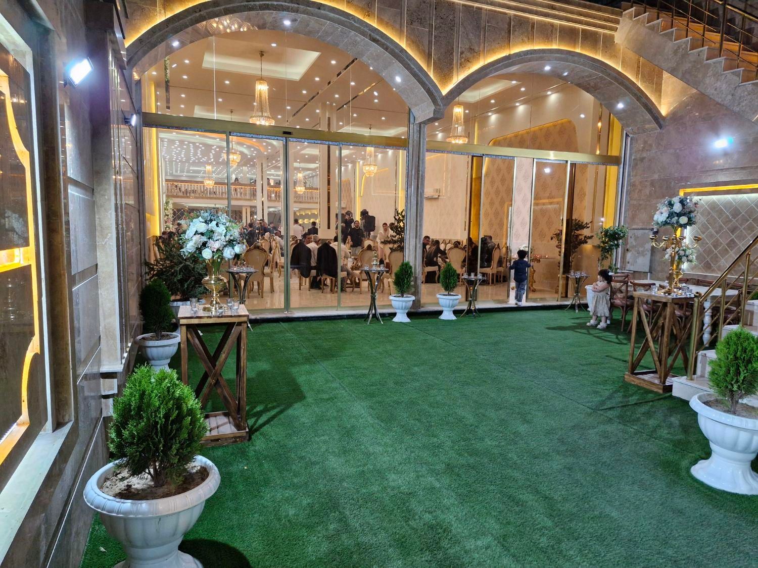 باغ تالار آراکس عمارت،تشریفات مجالس و سالن عقد|خدمات پذیرایی، مراسم|کرج, منظریه|دیوار