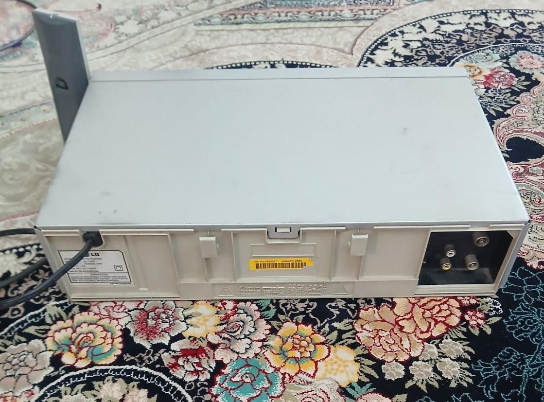 ویدیو ویدئو vhs وی اچ اس الجی با کنترل|پخش‌کننده DVD و ویدیو|تهران, افسریه|دیوار