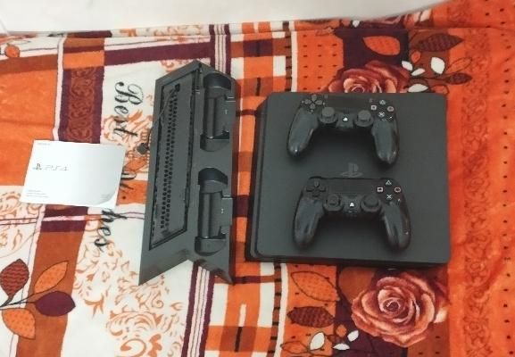 PS4 اسلیم سالم سالم حافظه ۱ ترا با فن و دو دسته|کنسول، بازی ویدئویی و آنلاین|تهران, پیروزی|دیوار