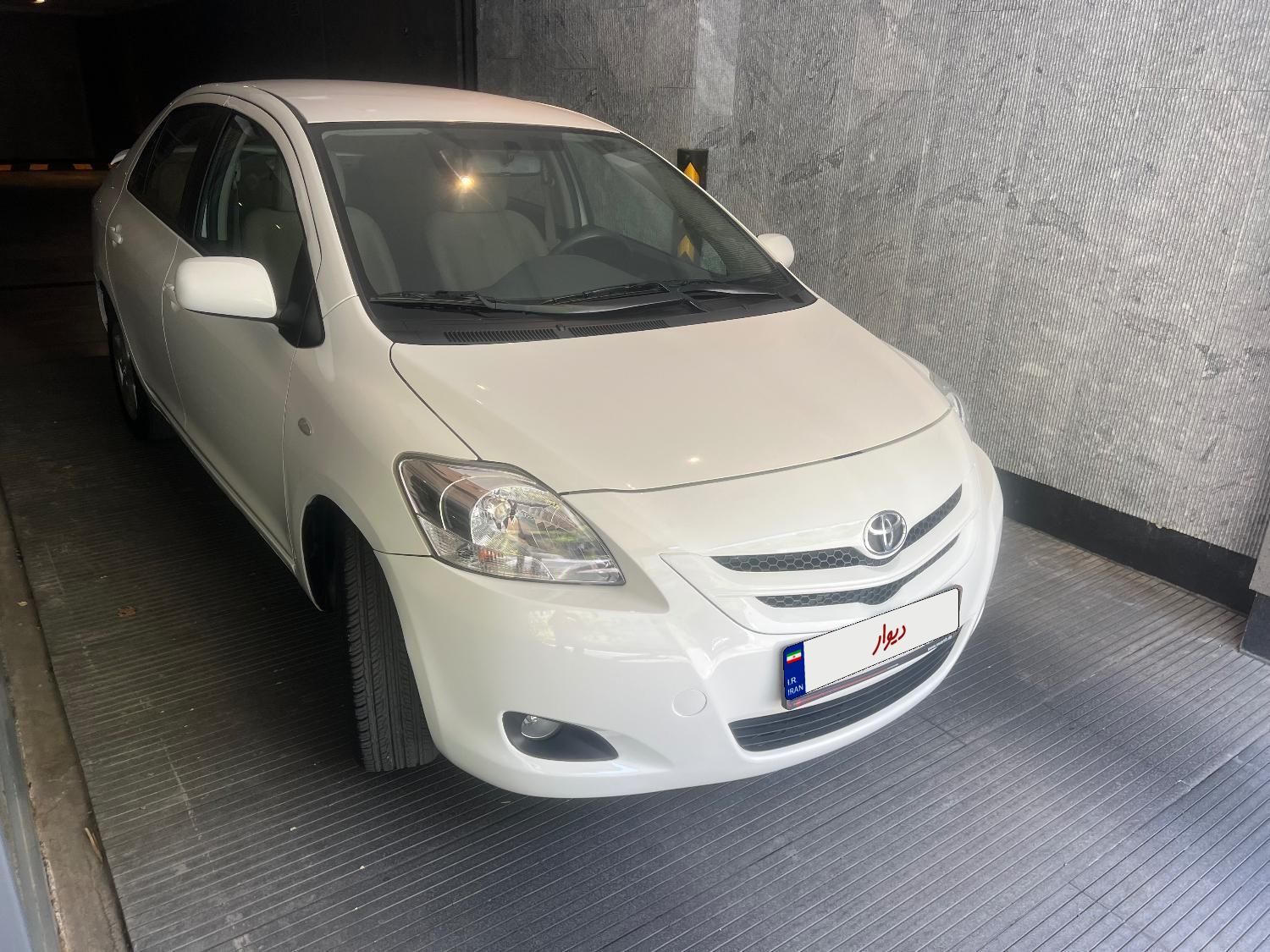 تویوتا یاریس صندوق دار 1300cc، مدل ۲۰۰۸|خودرو سواری و وانت|تهران, سعادت‌آباد|دیوار