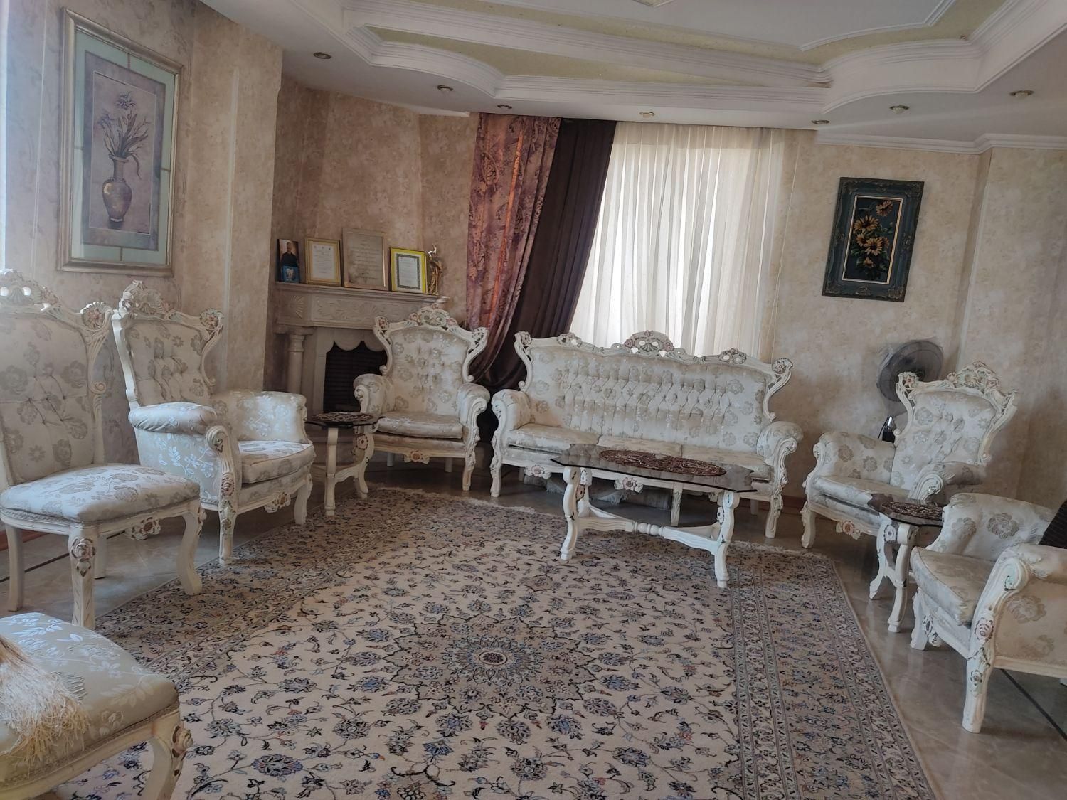 مبل استیل ۹نفره  همراه ویترین ومیز وعسلی|مبلمان خانگی و میز عسلی|تهران, ایران|دیوار