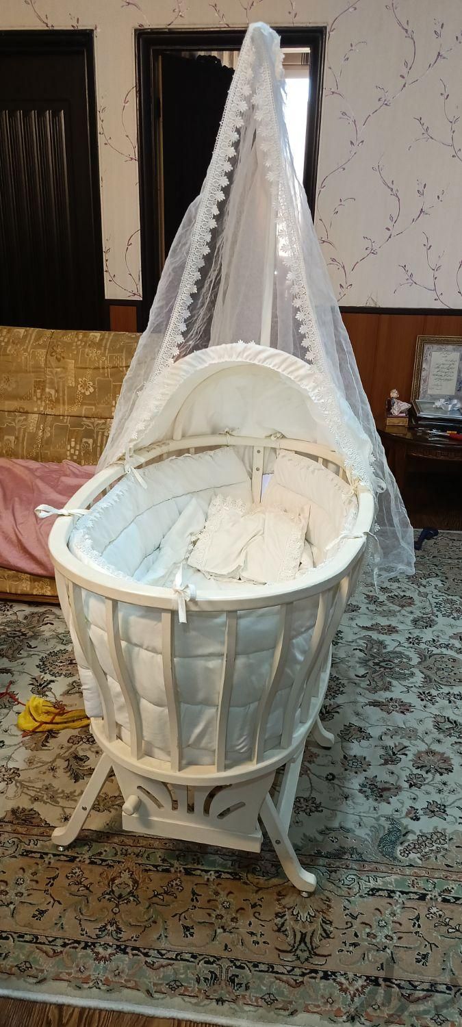 گهواره نوزادی چوبی|تخت و صندلی بچه|تهران, طرشت|دیوار