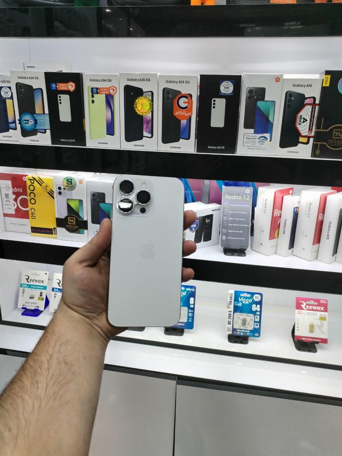 اپل آیفون 16 پرو مکس با حافظهٔ ۲۵۶ به صورت..|موبایل|اصفهان, ارزنان|دیوار