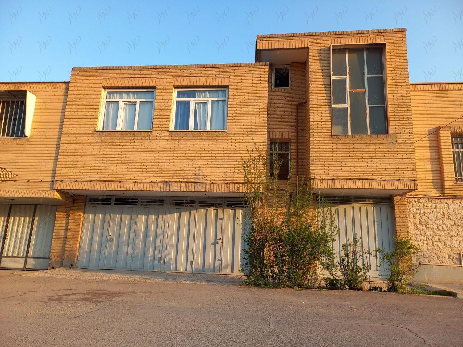 خانه ویلایی ۳۲۰ متری در شهرک کاوه|فروش خانه و ویلا|اصفهان, شهرک کاوه|دیوار