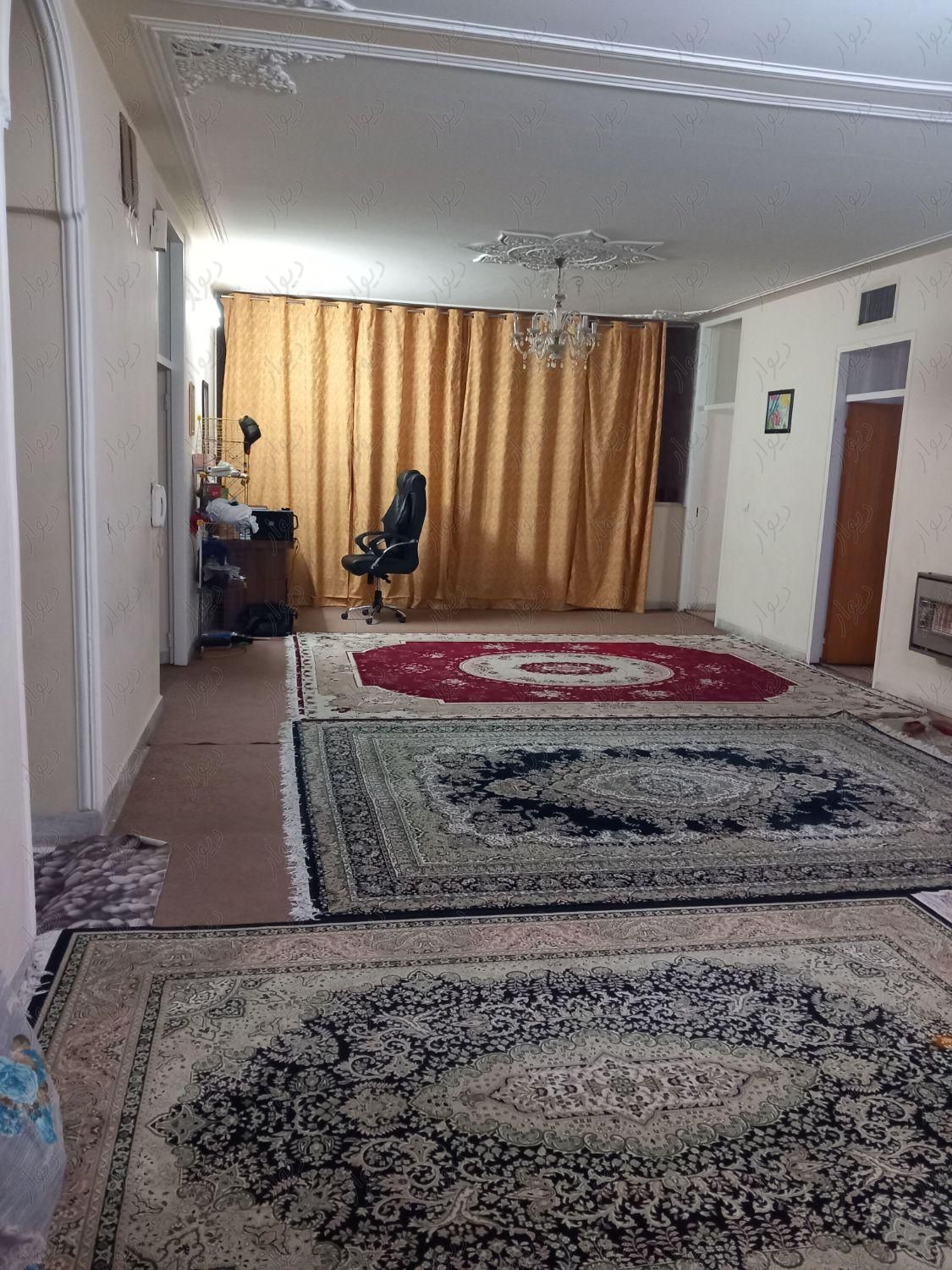 رهن خانه طبقه دوم ۲۲۰ متری|اجارهٔ خانه و ویلا|شیراز, احمدی|دیوار