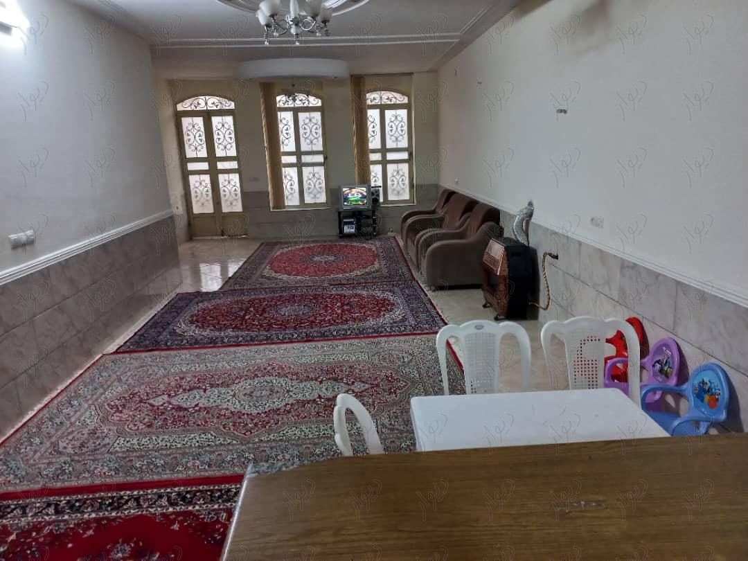 طبقه دوم ۲خواب درب از حیاط|اجارهٔ خانه و ویلا|شیراز, ابونصر|دیوار