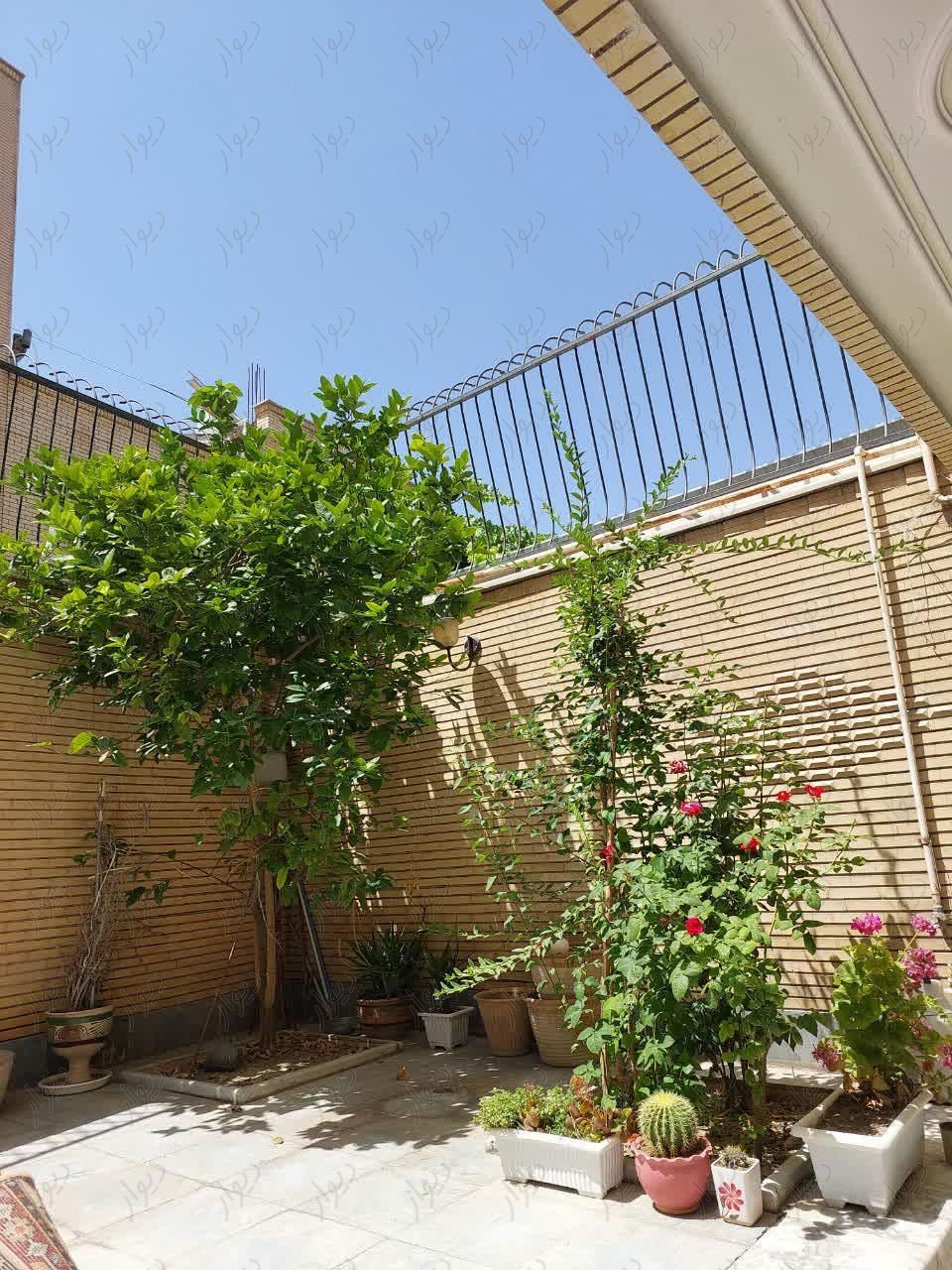 دو طبقه/ سه نبش/شهرک بانک ملی|فروش خانه و ویلا|اصفهان, شهید رجائی|دیوار