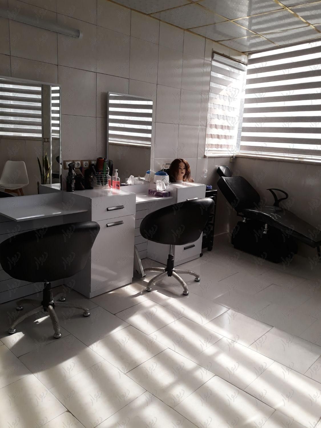 اجاره صندلی آرایشگاه زنانه به متراژ ۴۰ متر|اجارهٔ دفتر کار، اتاق اداری و مطب|اصفهان, گلزار|دیوار