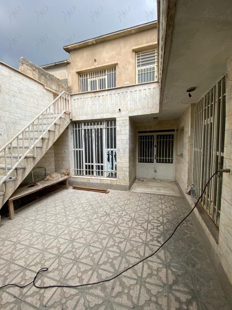 منزل ویلایی خیابان حسینی دوطبقه|فروش خانه و ویلا|شیراز, لب آب|دیوار