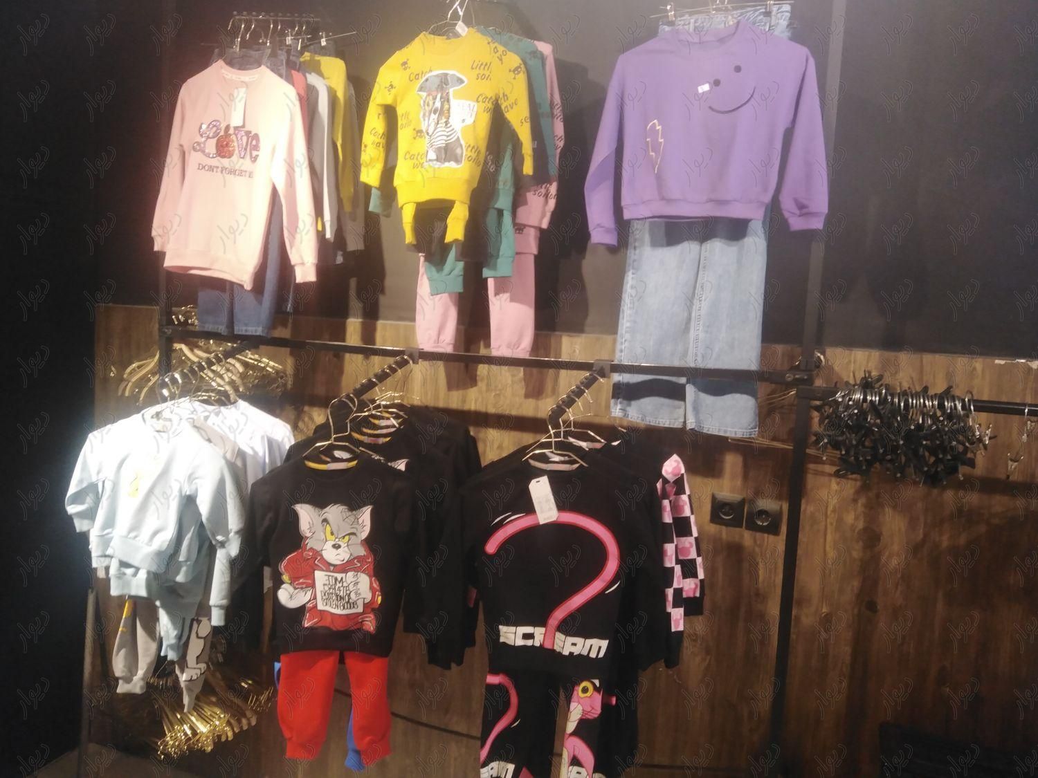 واگذاری مغازه پوشاک با سابقه 7 ساله در محل‌|اجارهٔ مغازه و غرفه|مشهد, فدک|دیوار