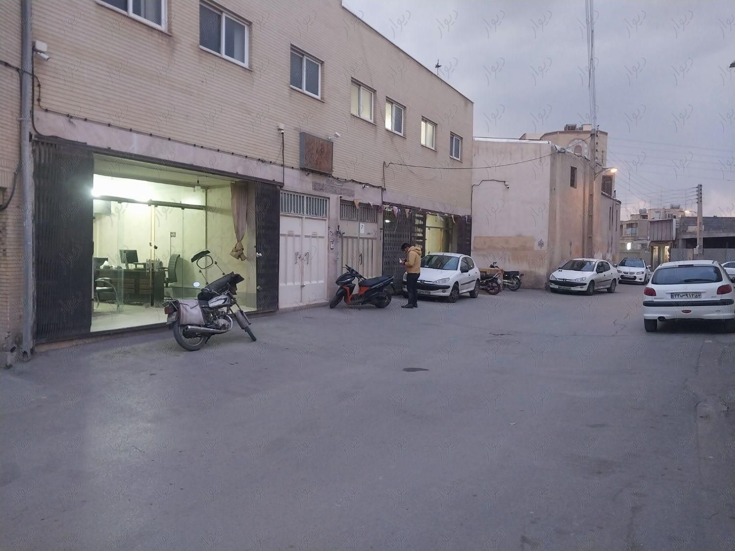 اجاره مغازه 30 متر روبروی مشیر یخچال (هاتف)|اجارهٔ مغازه و غرفه|اصفهان, یزد‌آباد|دیوار