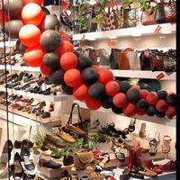 واگذاری مغازه کیف و کفش با دکور و اجناس|فروشگاه و مغازه|بیرجند, |دیوار